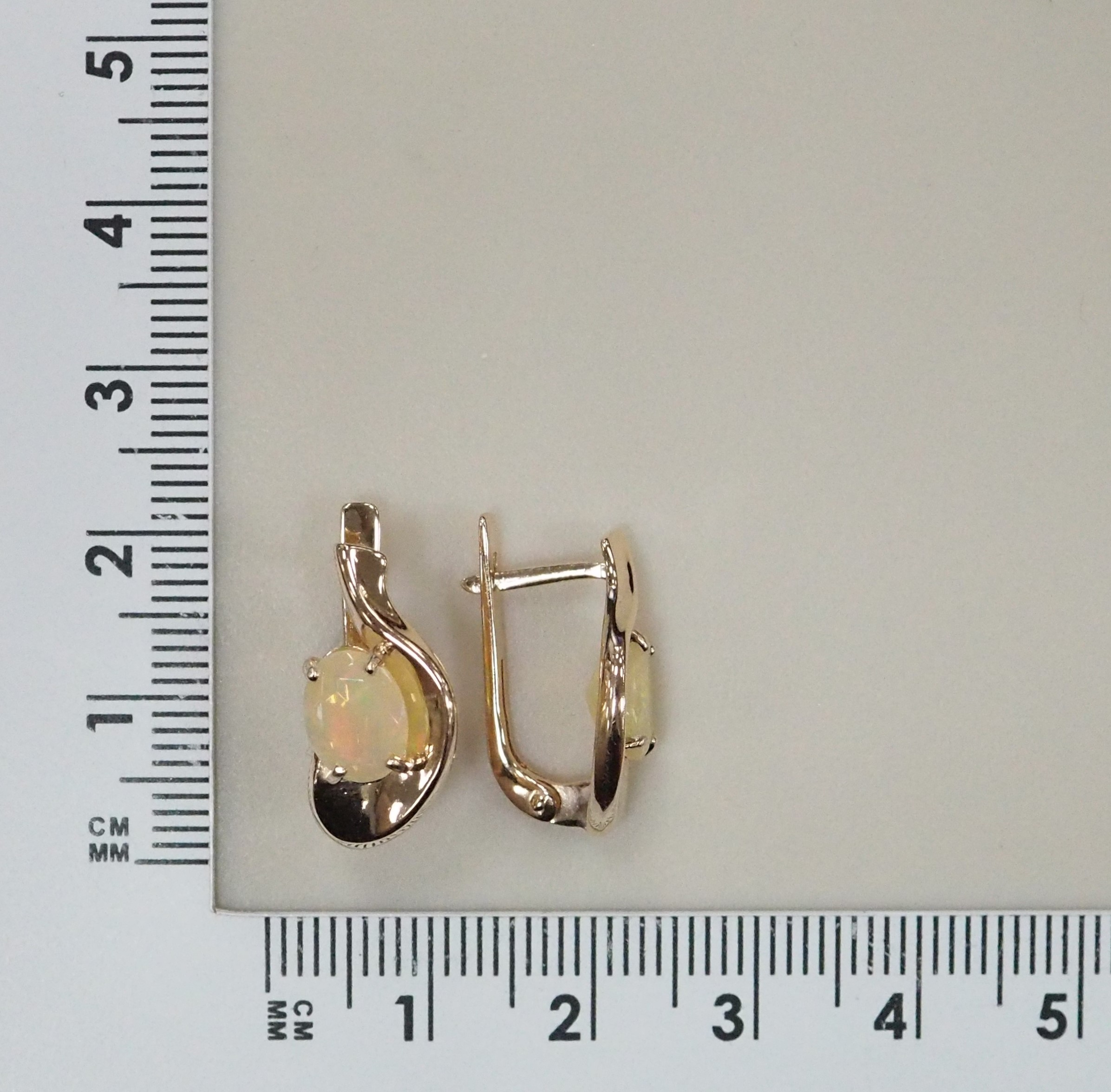 Серебряные серьги с опалами